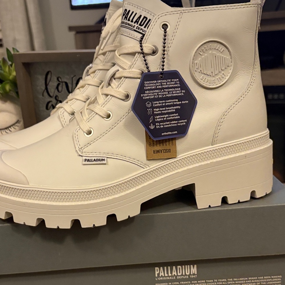 #134 Palladium Women's 9 white/lcream Combat Boots NWTWB organic shock 2 - Picture 1 of 13